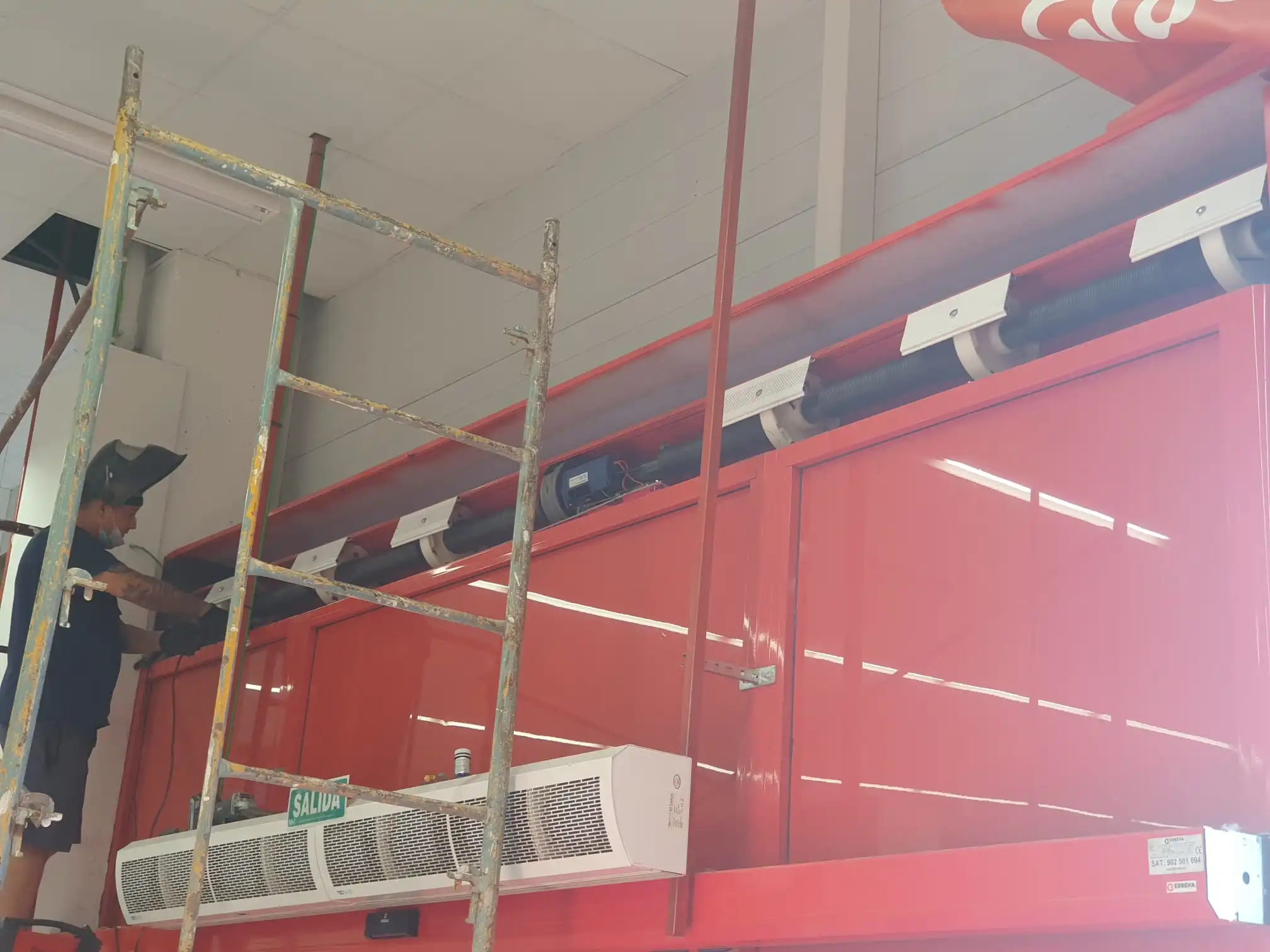 Empresa de reparacion de persianas metalicas en Monovar Motorización de persianas de comercio en Monovar